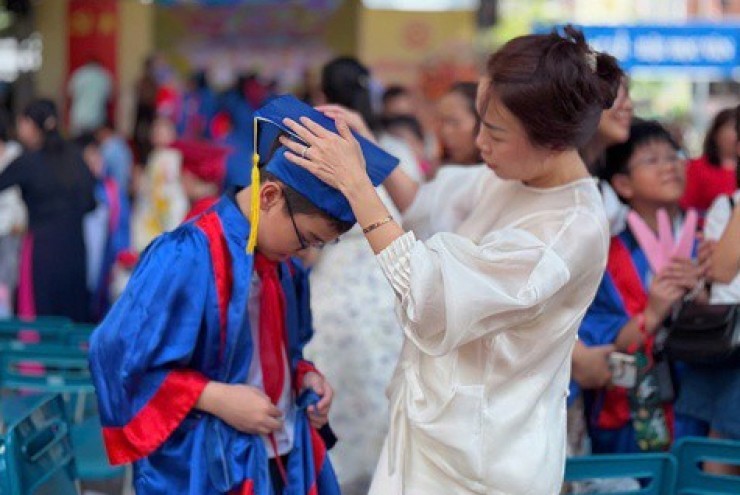 Cô hiệu trưởng với bài phát biểu xúc động tri ân phụ huynh - người thầy đầu tiên của học sinh