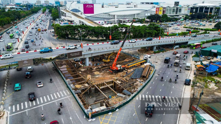 Tổng chiều dài hầm khoảng 600 m (trong đó chiều dài hầm kín 100 m), mặt cắt ngang hầm rộng hơn 27 m, bố trí 6 làn xe (mỗi bên 3 làn xe).
