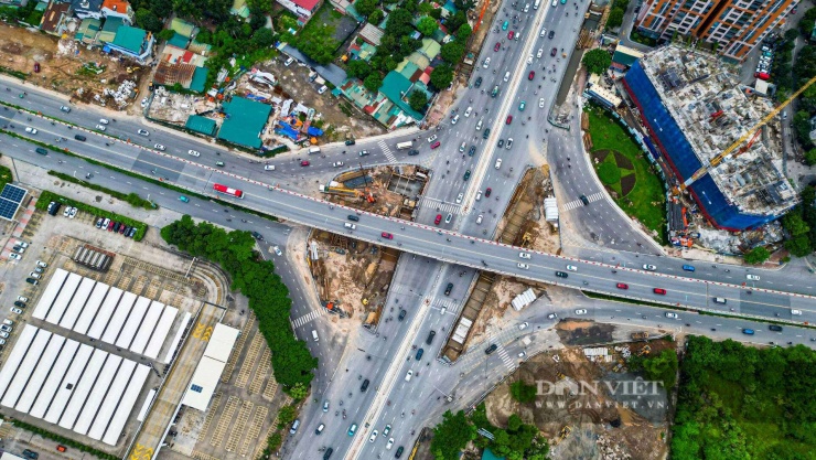 Hiện Hà Nội đã có 4 hầm chui. Trong ảnh, hầm chui tại nút giao Cổ Linh được nhìn từ trên cao.