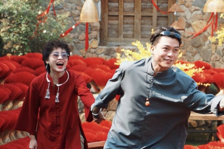 Mẹ đơn thân mở lòng với chàng trai kém 11 tuổi sau tiếng gọi 'ba'