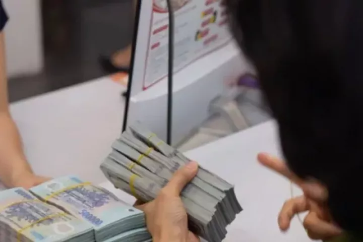 Lãi suất tiết kiệm cao chót vót
