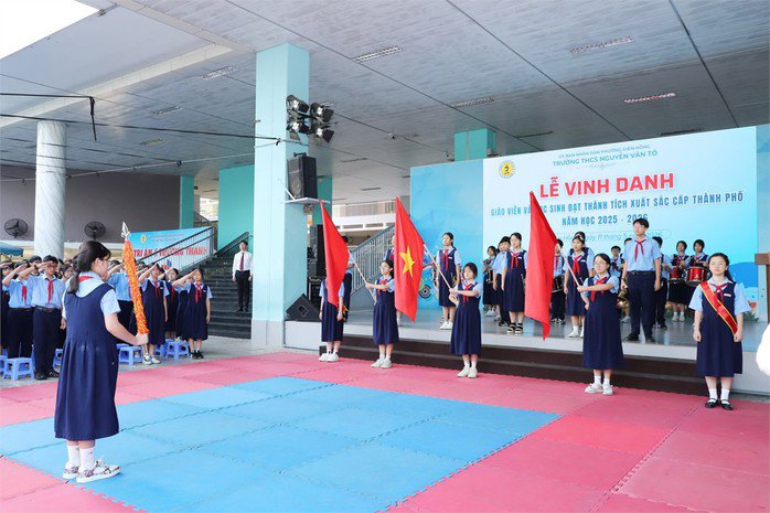Học sinh Trường THCS Nguyễn Văn Tố (phường Diên Hồng)