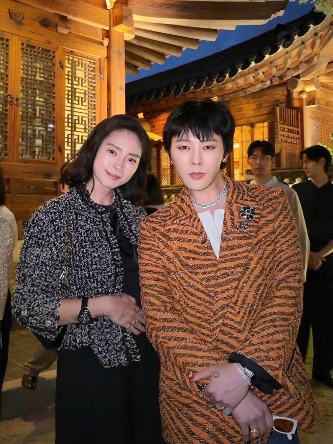 Ngô Thanh Vân chụp ảnh cùng G - Dragon. Ảnh: Instagram Ngô Thanh Vân