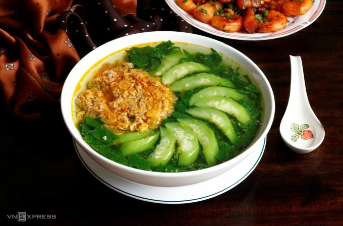 Canh rạm mồng tơi mướp hương là món ăn quen thuộc trong mâm cơm mùa hè. Ảnh: Bùi Thủy