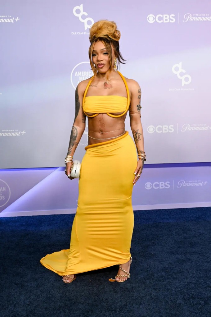 Dàn sao đua nhau hở bạo trên thảm đỏ American Music Awards - 5