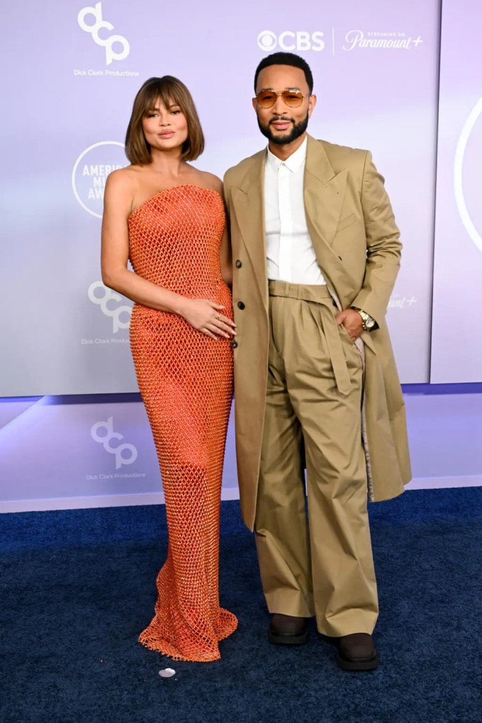 Dàn sao đua nhau hở bạo trên thảm đỏ American Music Awards - 11