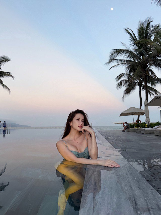 Trước đó, Thiều Bảo Trâm thu hút sự chú ý khi chia sẻ loạt ảnh trong chuyến nghỉ dưỡng tại một khu resort ven biển.