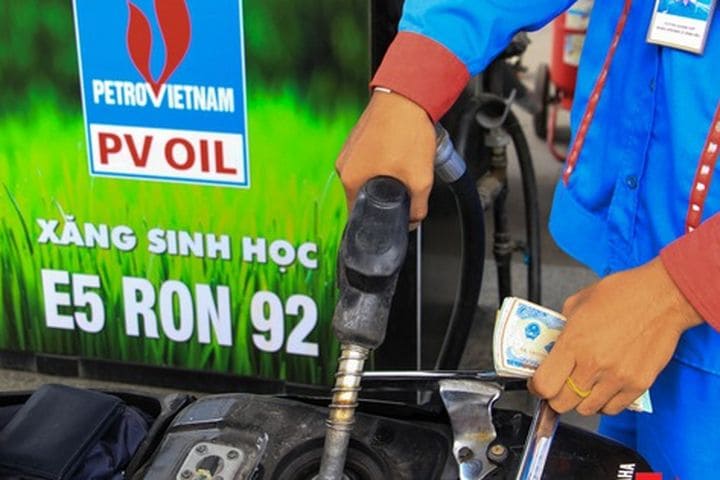 Từ 1/6, trên phạm vi cả nước, đồng loạt bán xăng sinh học E10 RON95, vẫn duy trì xăng E5 RON92