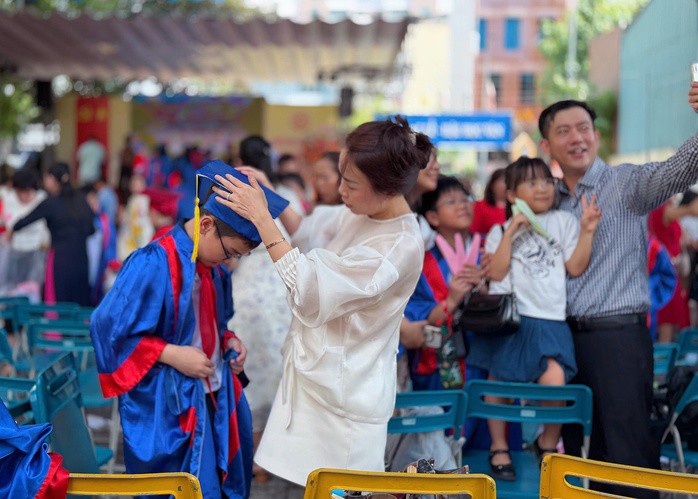 Những khoảnh khắc ngày tạm biệt mái trường