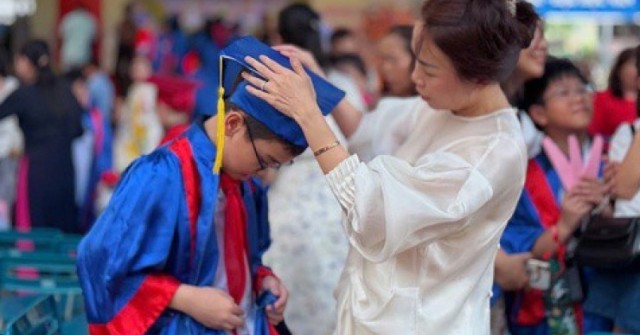Cô hiệu trưởng với bài phát biểu xúc động tri ân phụ huynh - người thầy đầu tiên của học sinh