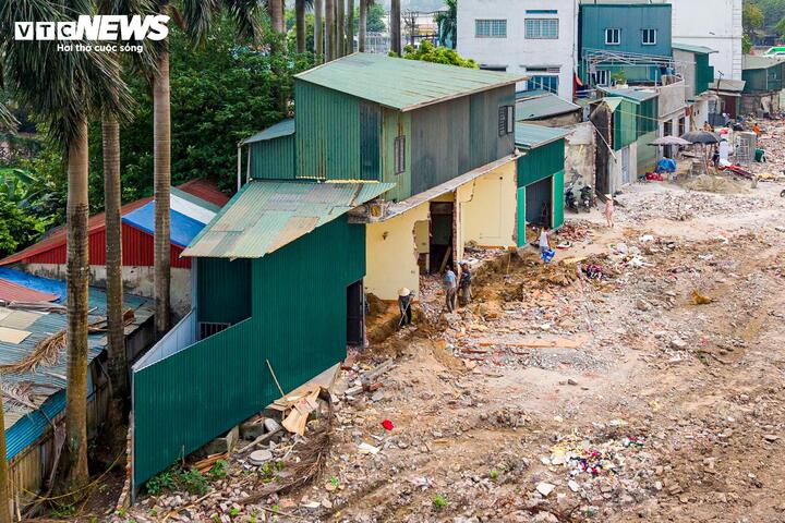 'Nhà một cột' chênh vênh giữa đại công trường Vành đai 2,5 Hà Nội bị phá bỏ - 11