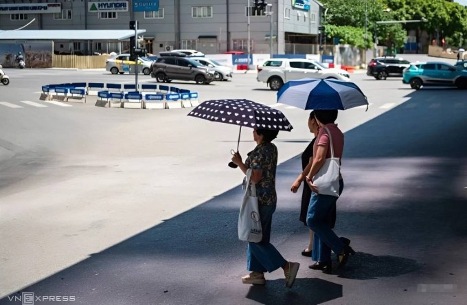 Nắng nóng tại Hà Nội ngày 25/5. Ảnh: Thế Bằng