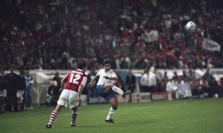 Bàn thắng "vàng" của Nayim trước Arsenal năm 1995