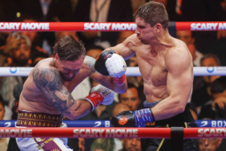 "Vua hạng nặng" Usyk thắng trận đấu tai tiếng, bê bối trọng tài chấn động boxing