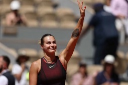 Tennis đỉnh cao Roland Garros: Sabalenka thắng dễ trận ra quân