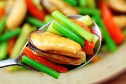 Bộ phận này ở củ tỏi được gọi "rau trường thọ", là đặc sản, chế biến món ăn vừa ngon vừa lạ
