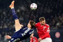 Giúp đội nhà dự World Cup, cựu sao MU được xuất hiện trên... tiền