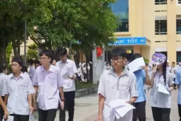 'Viết tiếp câu chuyện hoà bình' của nhạc sĩ Nguyễn Văn Chung vào đề thi Ngữ văn lớp 10 Quảng Trị