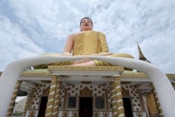 Chiêm ngưỡng quần thể tượng Phật khổng lồ độc nhất vô nhị tại ngôi chùa Khmer ở An Giang