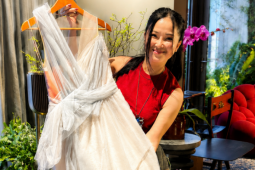 Hồng Nhung đấu giá váy ủng hộ bệnh nhân ung thư vú
