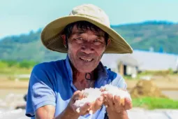 Mưu sinh dưới trời nắng nóng bỏng rát