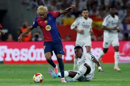 Bảng xếp hạng La Liga không có VAR: Barcelona bị Real Madrid vượt mặt?