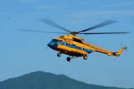 Trực thăng Không quân bay huấn luyện giữa nắng nóng Sơn Tây