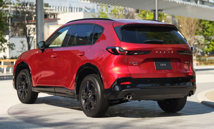 Mazda CX-5 có kích thướt tổng thể chiều dài x rộng x cao lần lượt là 4.690 x 1.860 x 1.695 mm.