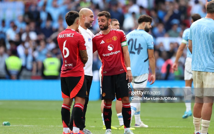 Pep Guardiola không chấp nhận việc cầu thủ công khai trách móc đồng đội