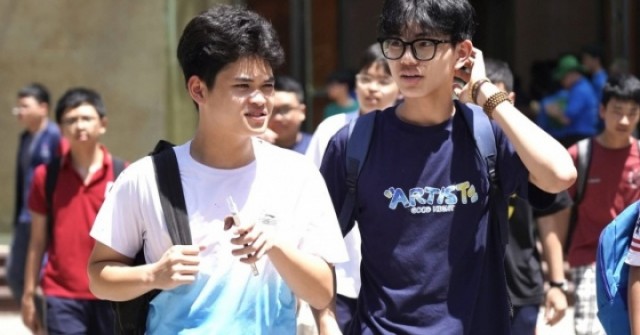 Nắng nóng gay gắt, Hà Nội cho trường chủ động đổi giờ học, hạn chế hoạt động ngoài trời