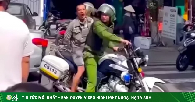 Cầm dao quắm vào trường tìm giáo viên nghi 'dìm' điểm con mình