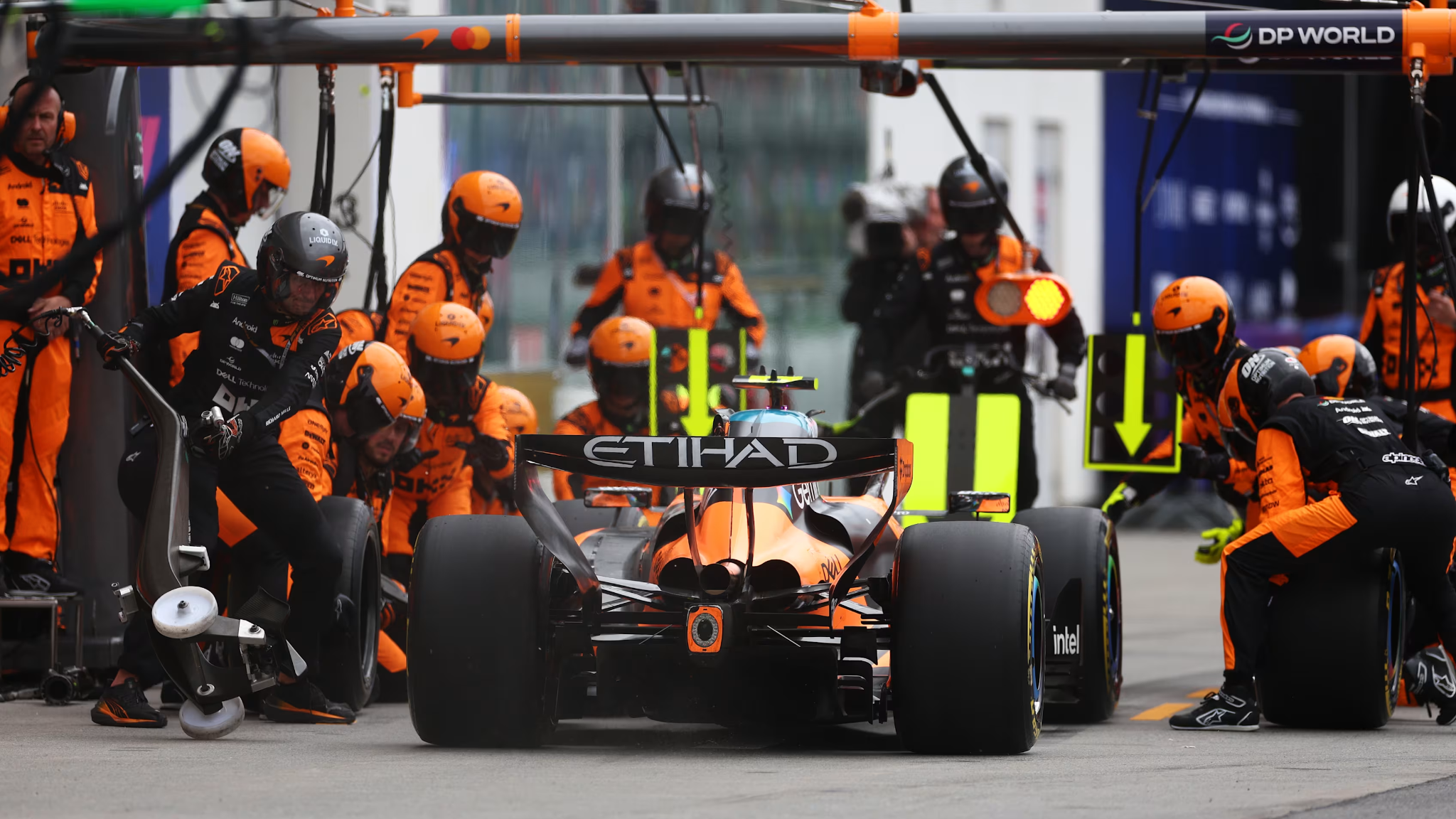 McLaren phải trả cái giá đắt do lựa chọn sai chiến thuật