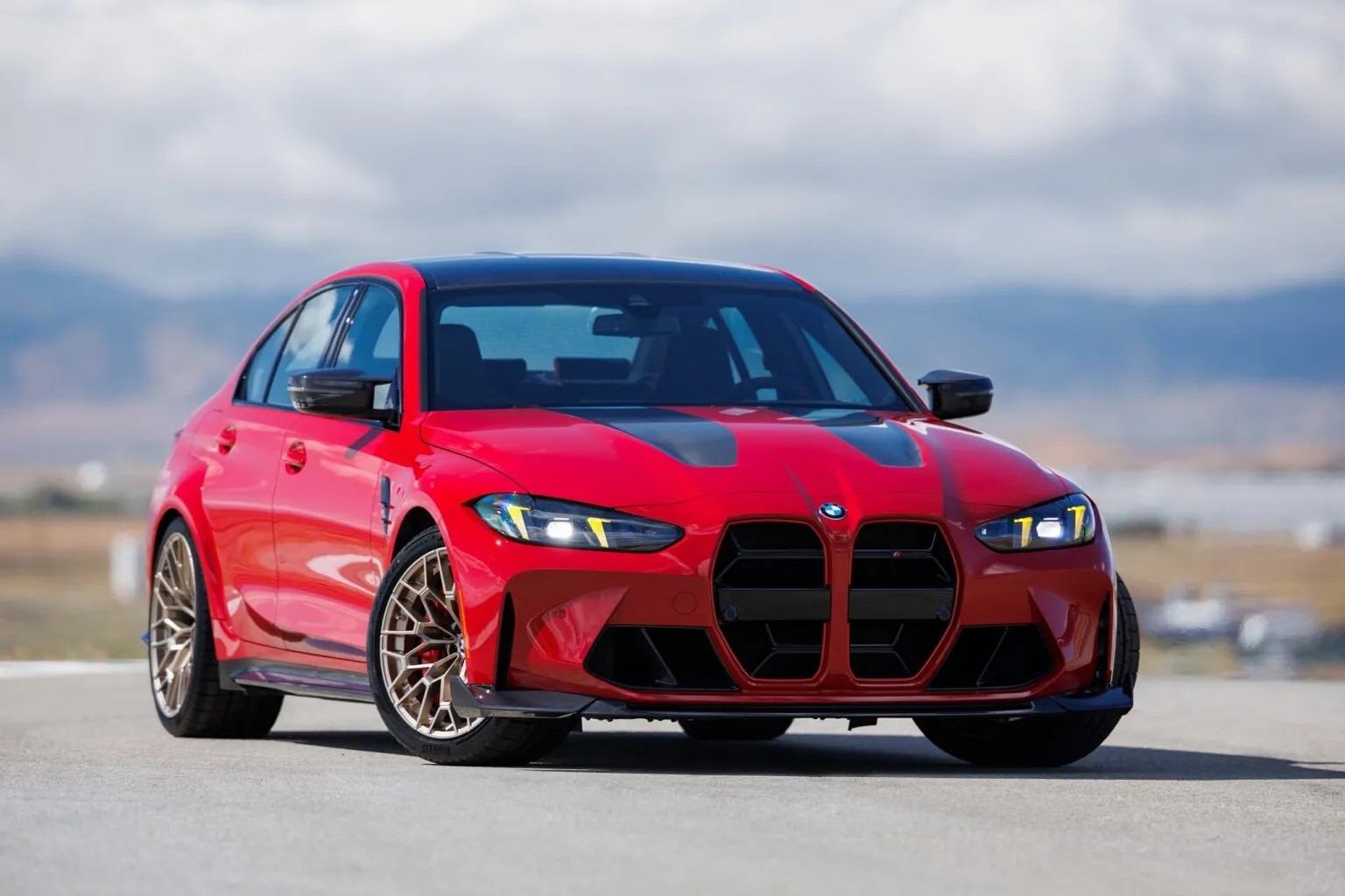 BMW đã tái thiết lập hệ thống treo trên M3 CS Handschalter bằng cách mượn cụm giảm xóc mới.