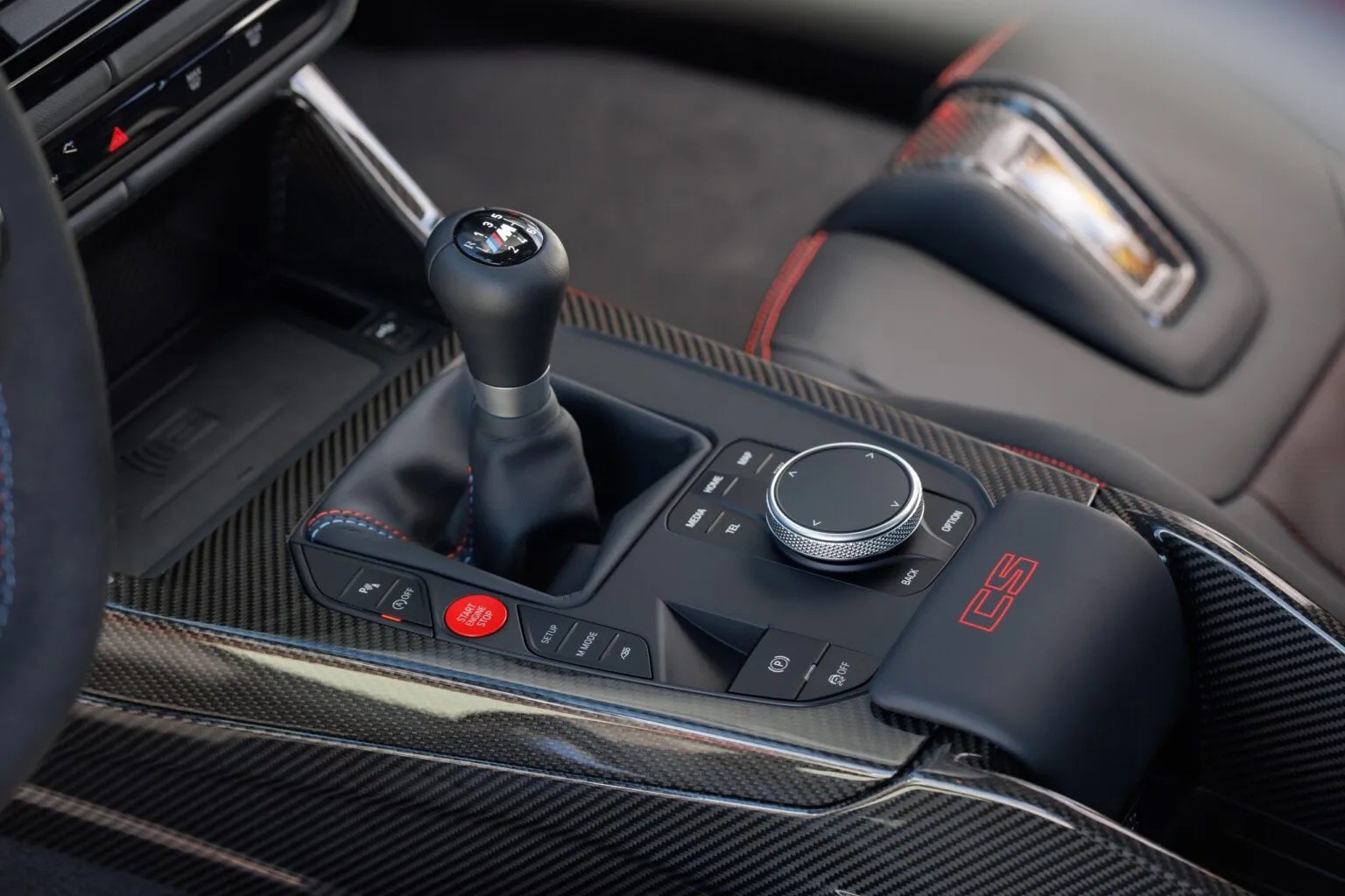 Xe mất 3,8 giây để tăng tốc từ 0-96 km/h (chậm hơn mức 3,2 giây của bản số tự động).