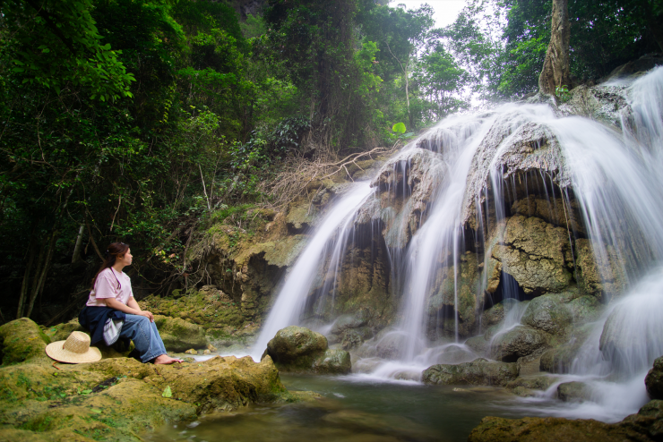Thác Khe Dầu là địa điểm trekking, tắm thác và cắm trại lý tưởng cho du khách vào dịp hè