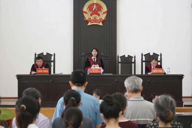 HĐXX tuyên án phúc thẩm vụ án, sáng 27/5. Ảnh: X.A