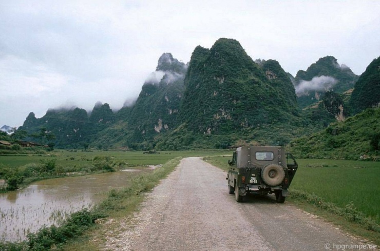 Thác Bản Giốc 'đẹp đến nghẹt thở' trong mắt khách Đức 30 năm trước - 2