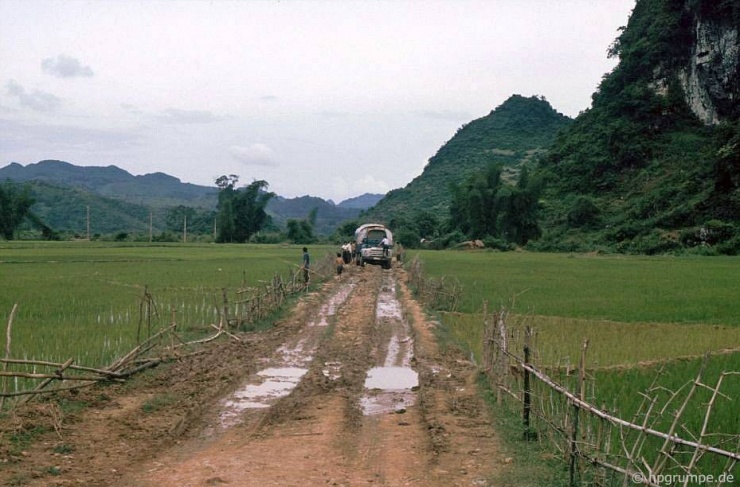 Thác Bản Giốc 'đẹp đến nghẹt thở' trong mắt khách Đức 30 năm trước - 3