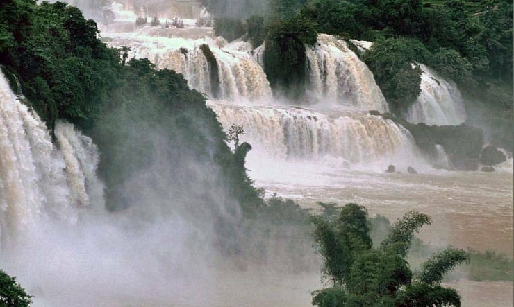 Thác Bản Giốc 'đẹp đến nghẹt thở' trong mắt khách Đức 30 năm trước - 5