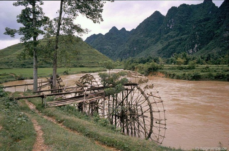 Thác Bản Giốc 'đẹp đến nghẹt thở' trong mắt khách Đức 30 năm trước - 6
