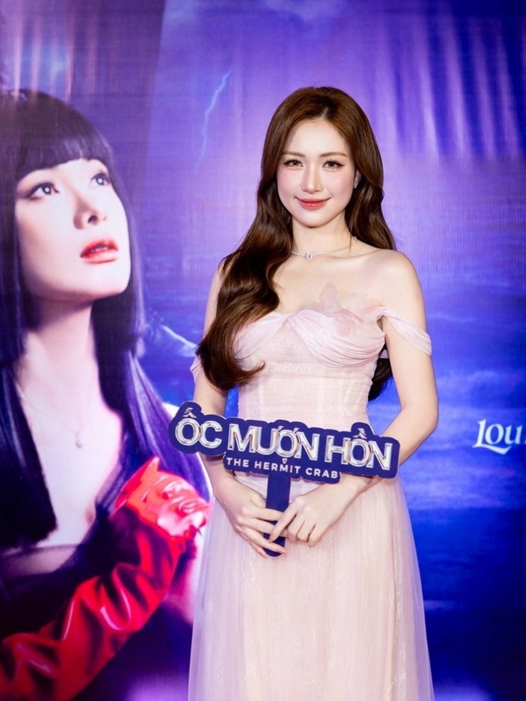 Hòa Minzy cùng dàn mỹ nhân khoe sắc trên thảm đỏ - 1