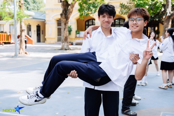 Học sinh Phan Đình Phùng tay trong tay lưu giữ khoảnh khắc bế giảng - 5