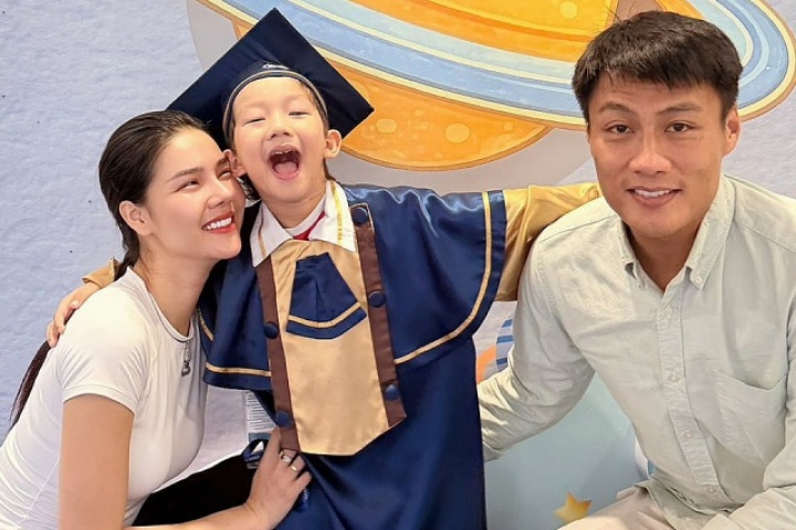 Ảnh sao 27/5: Kỳ Hân - Mạc Hồng Quân mừng con trai tốt nghiệp mầm non