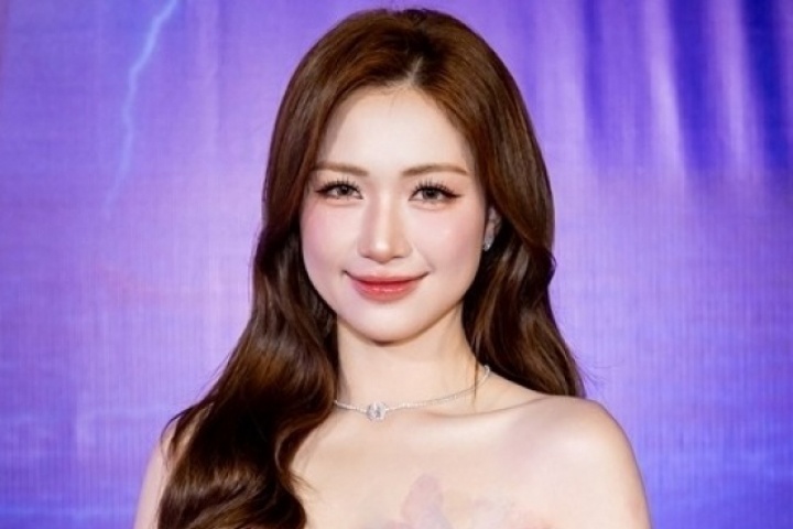 Hòa Minzy cùng dàn mỹ nhân khoe sắc trên thảm đỏ