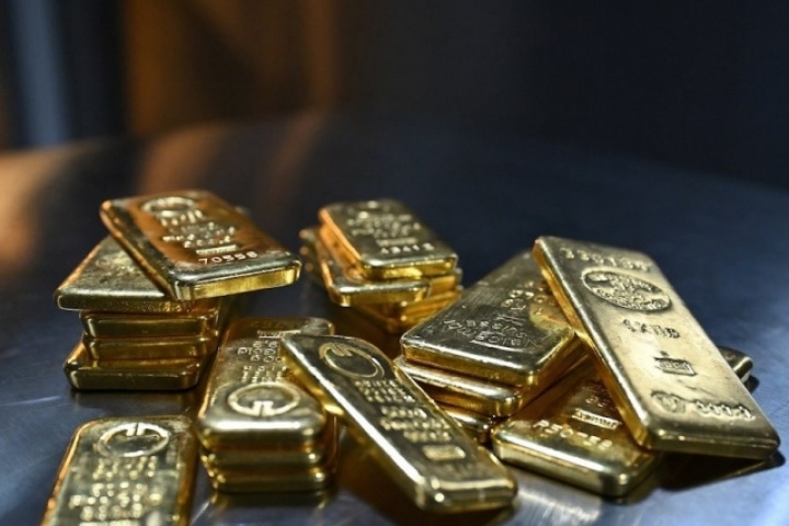 Dầu thô Mỹ về dưới 90 USD, giá vàng mất gần 100 USD