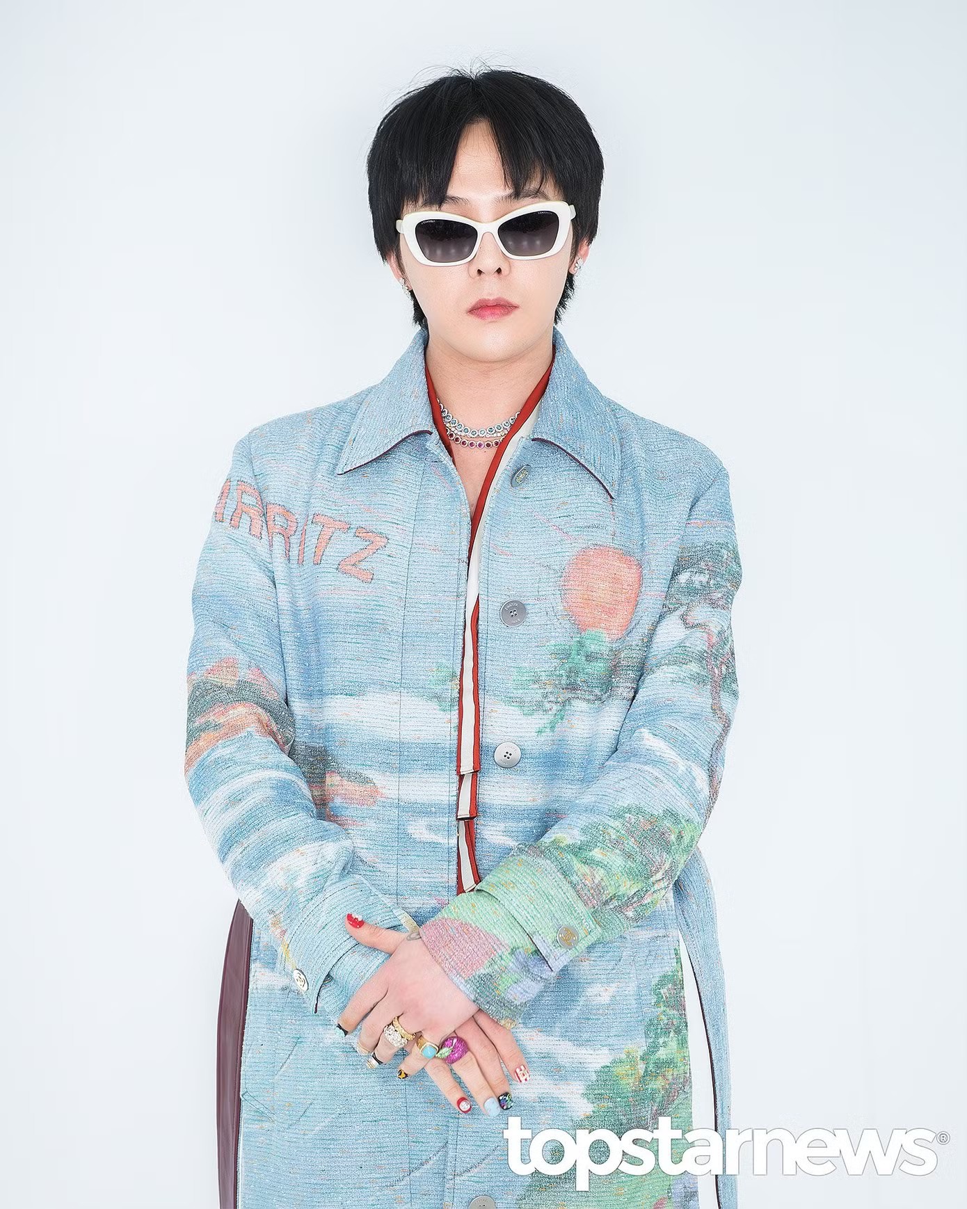 G-Dragon với phong cách thời trang thách thức mùa hè.
