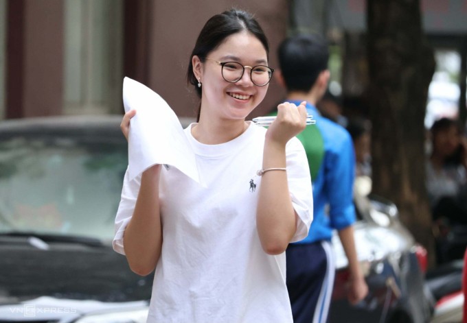 Thí sinh thi lớp 10 chuyên Khoa học Xã hội và Nhân văn, Đại học Quốc gia Hà Nội, ngày 25/5. Ảnh: Thanh Hằng