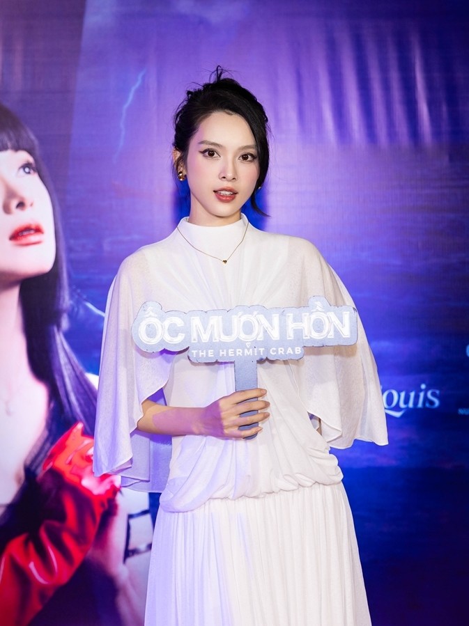 Hòa Minzy cùng dàn mỹ nhân khoe sắc trên thảm đỏ - 6