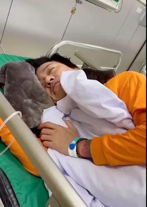 Tuấn Hưng liên tục nhập viện