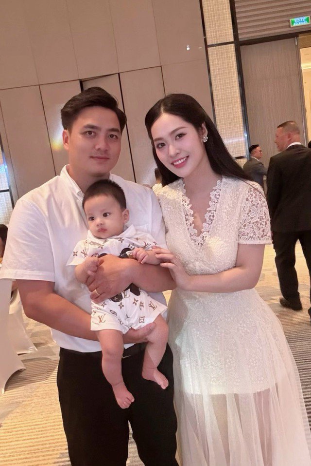 Gia đình nhỏ của Nông Thúy Hằng.